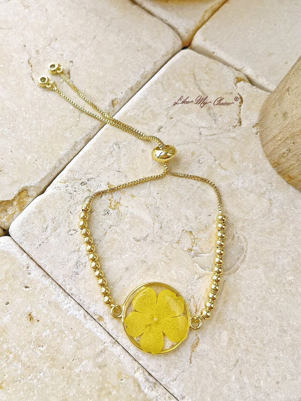Embossed Yellow Epoxy Resin Round Bracelet