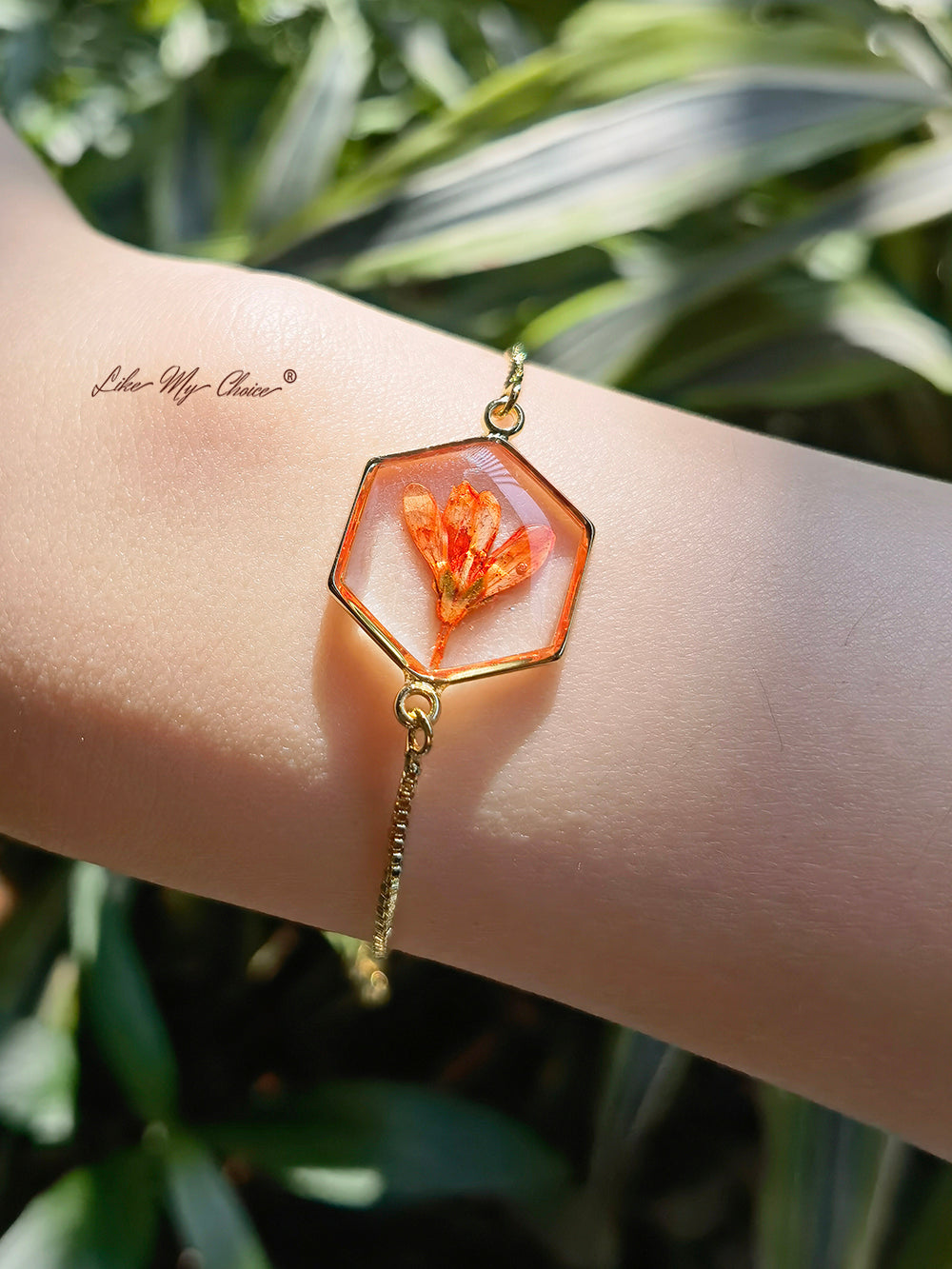 Resin bracelet with natural dried daffodil flowers